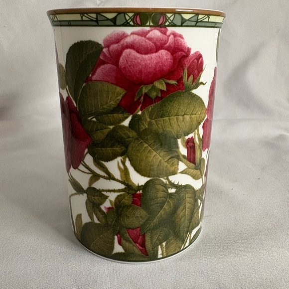 Royal Bone China “ Roses” mug - Picture 5 of 8